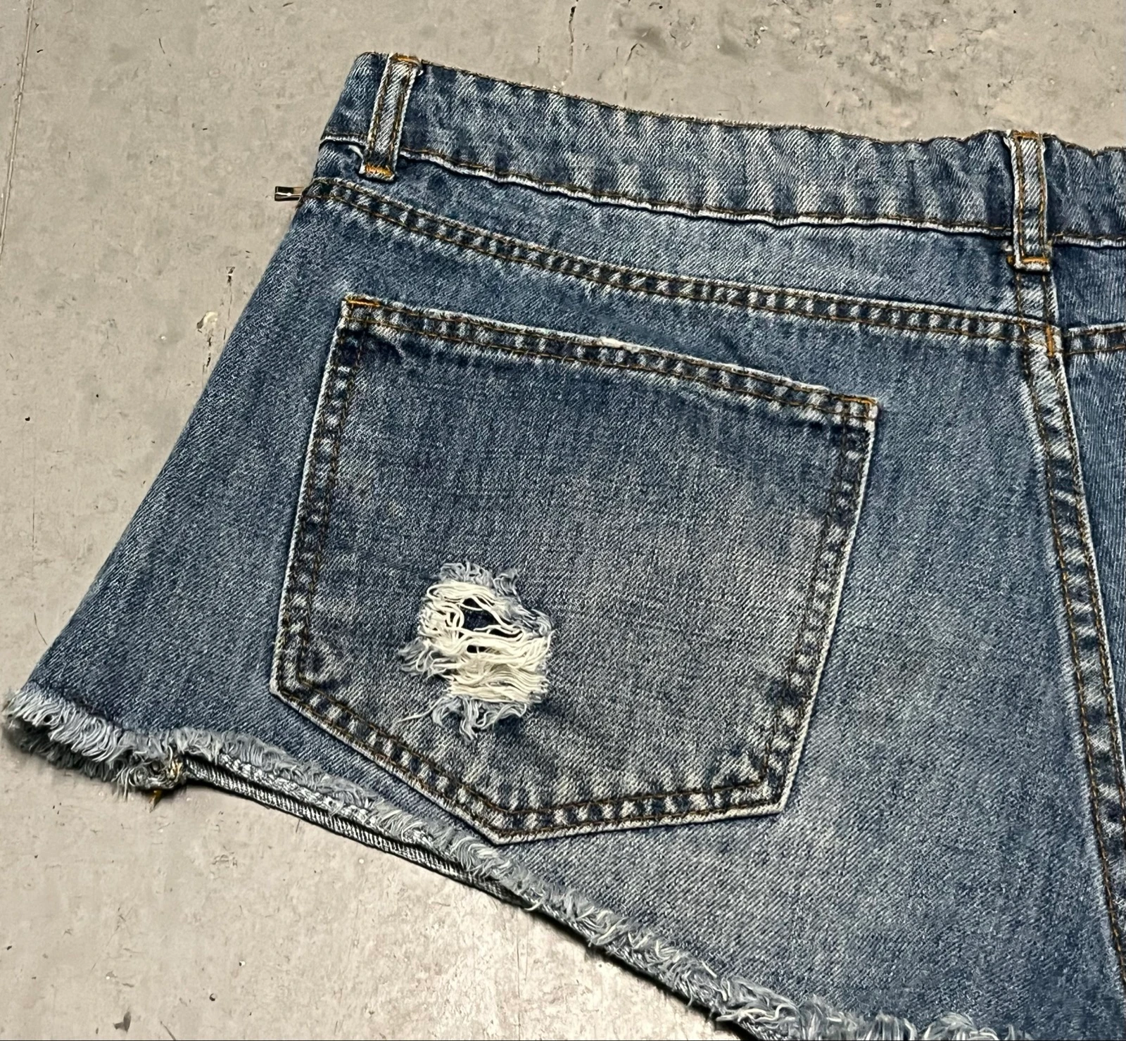 Shorts vaqueros cremalleras laterales  – photo 15
